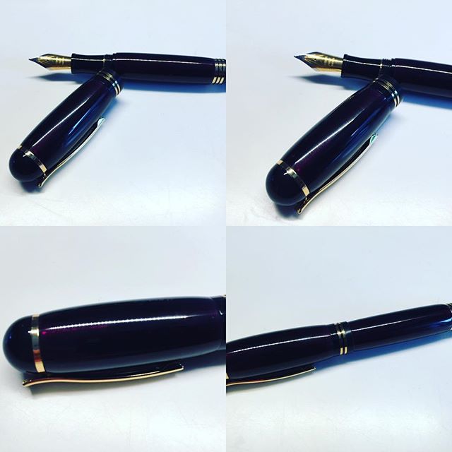 From casting blue black resin, to turning and polishing. A big Churchill pen turning